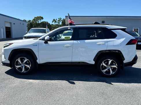 Used 2023 Toyota RAV4 SE w/ Weather & Moonroof Package AWD/4WD image 4