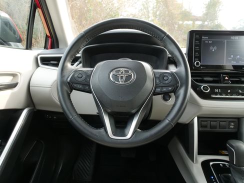Used 2022 Toyota Corolla Cross LE image 20