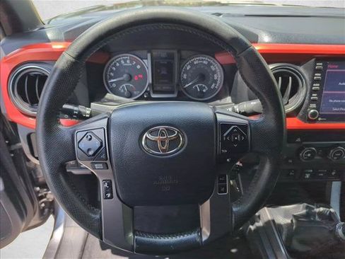 Used 2020 Toyota Tacoma TRD Off-Road w/ Technology Package AWD/4WD image 17
