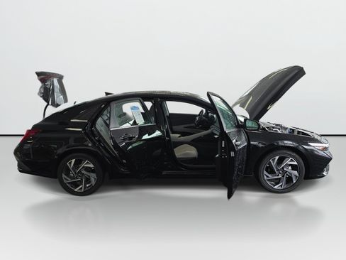 New 2026 Hyundai Elantra Limited FWD image 10