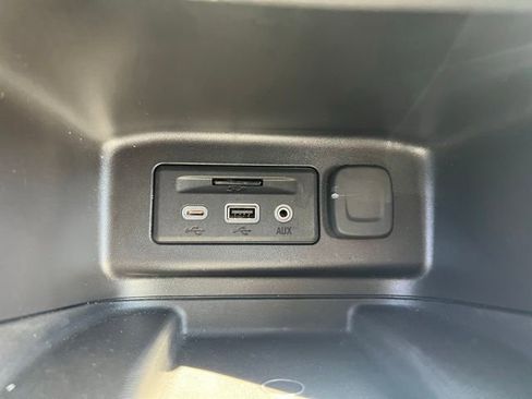 Used 2024 Chevrolet Equinox Premier AWD/4WD image 31