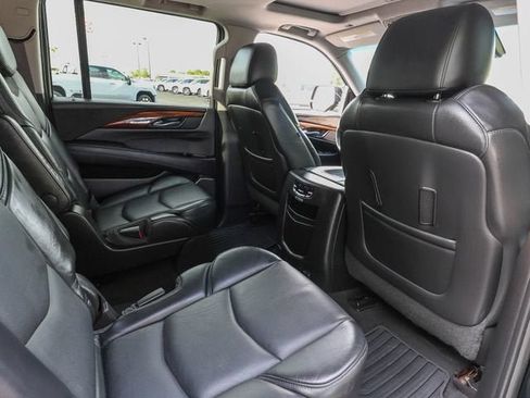 Used 2015 Cadillac Escalade ESV Luxury RWD image 25