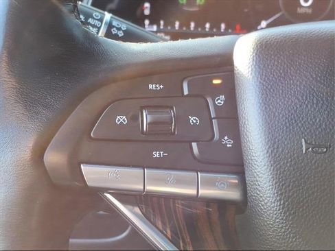 Used 2023 Cadillac Escalade Premium Luxury image 32