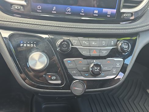 Used 2023 Chrysler Pacifica Touring-L w/ S Appearance Package FWD image 21