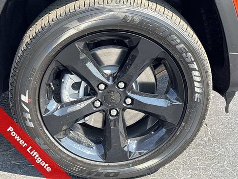 New 2025 Jeep Grand Cherokee L Altitude image 37