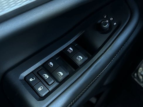 Used 2024 Jeep Grand Cherokee L Laredo image 23