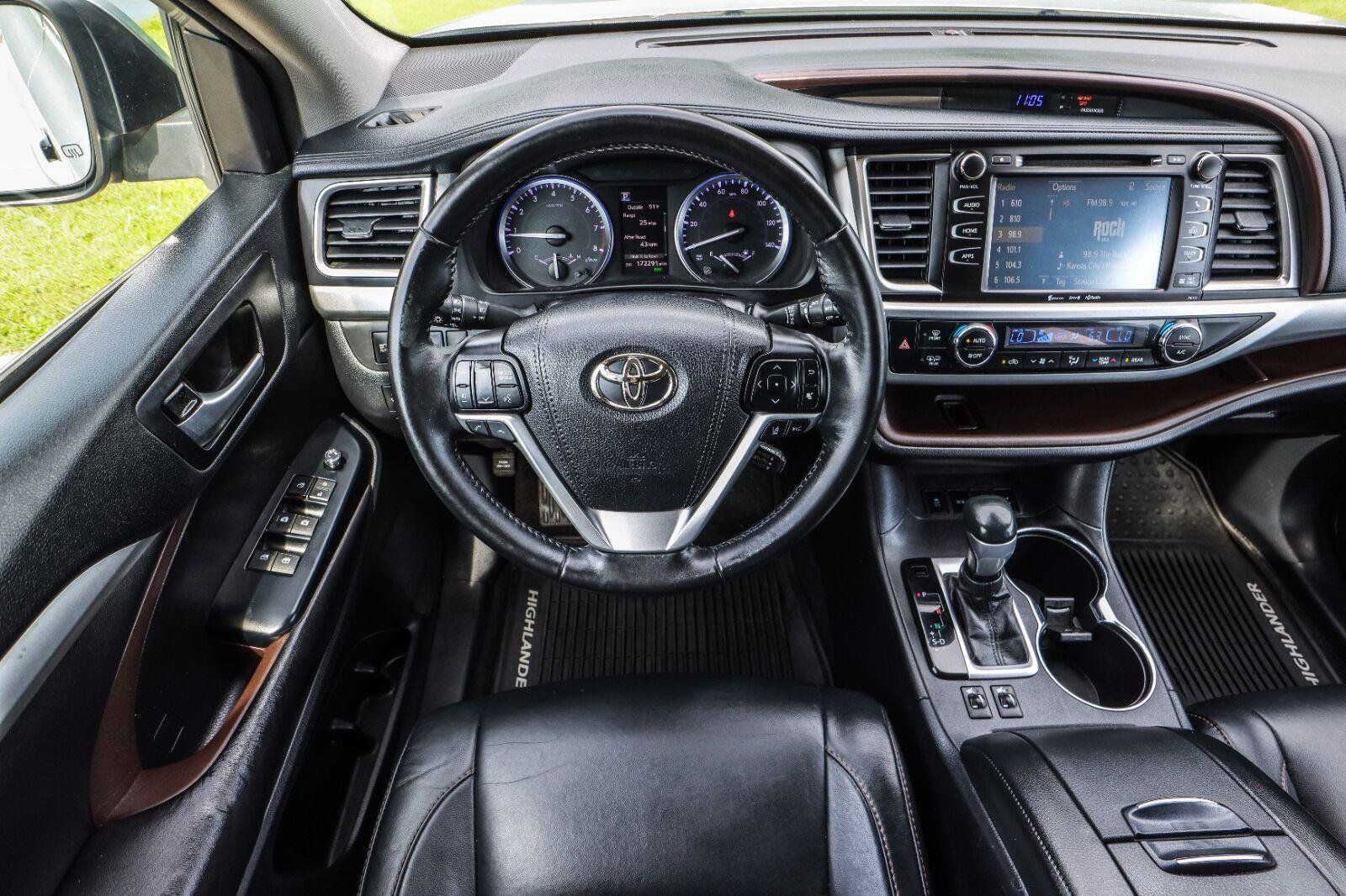 Used 2018 Toyota Highlander XLE AWD/4WD image 27