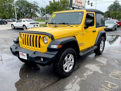 Used 2019 Jeep Wrangler Sport AWD/4WD image 2