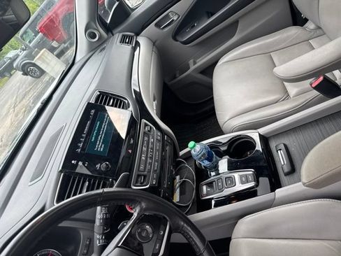 Used 2019 Honda Pilot Touring image 14