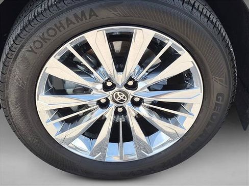 Used 2025 Toyota Grand Highlander AWD image 24