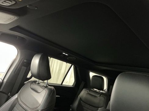 Used 2025 Ford Explorer ST-Line w/ Premium Package image 17