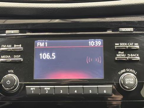 Used 2017 Nissan Rogue S image 14