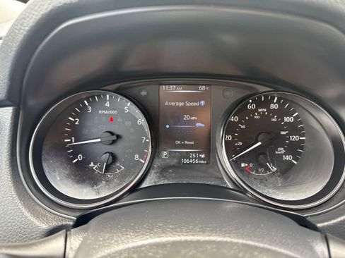 Used 2017 Nissan Rogue SV AWD/4WD image 18