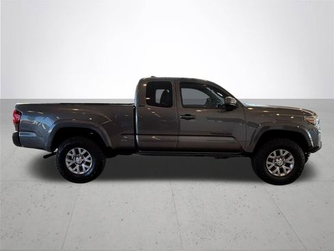 Used 2019 Toyota Tacoma SR5 w/ SR5 Appearance Package (SM) AWD/4WD image 5