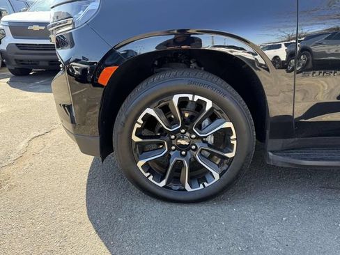 Used 2024 Chevrolet Suburban Premier AWD/4WD image 9