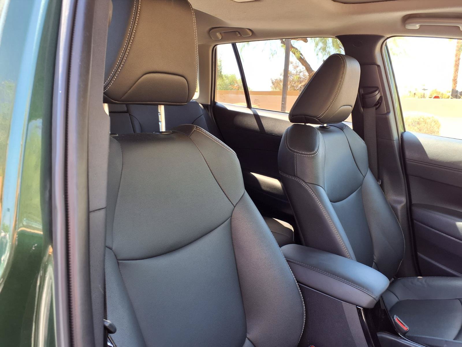 Used 2025 Toyota Corolla Cross XLE w/ Convenience Package FWD image 12