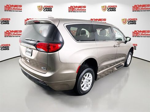 Used 2017 Chrysler Pacifica Touring Plus image 15