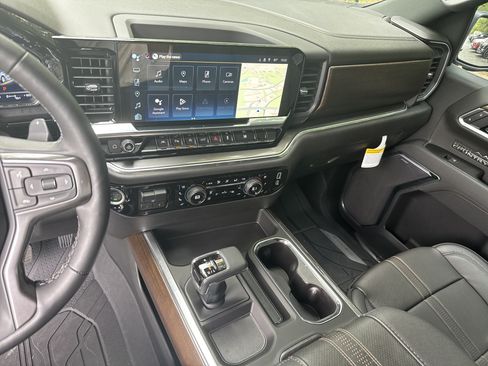 Used 2025 Chevrolet Silverado 1500 High Country AWD/4WD image 26