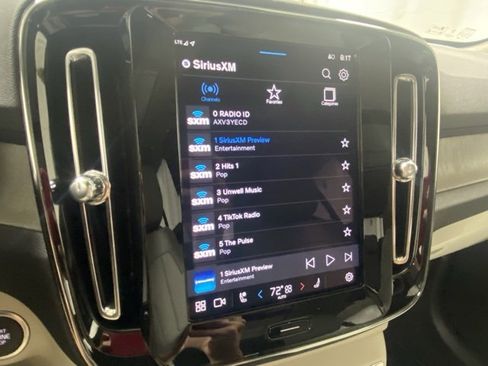 Certified 2025 Volvo XC40 B5 Ultra image 21