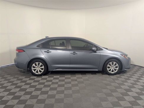 Used 2024 Toyota Corolla LE FWD image 5