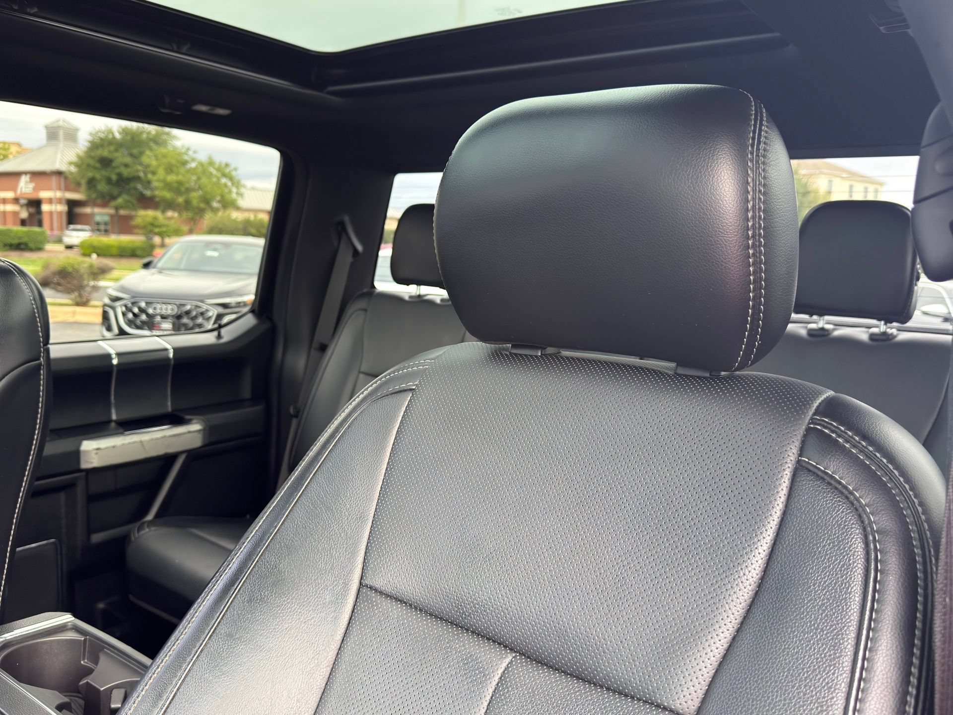 Used 2018 Ford F150 Lariat w/ Equipment Group 502A Luxury AWD/4WD image 10