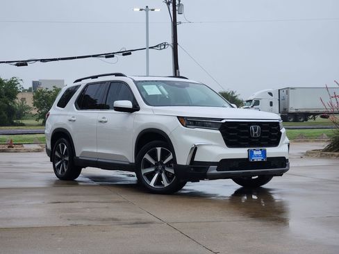 Certified 2024 Honda Pilot Touring image 1