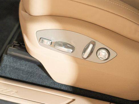 Certified 2026 Porsche Macan AWD/4WD image 13