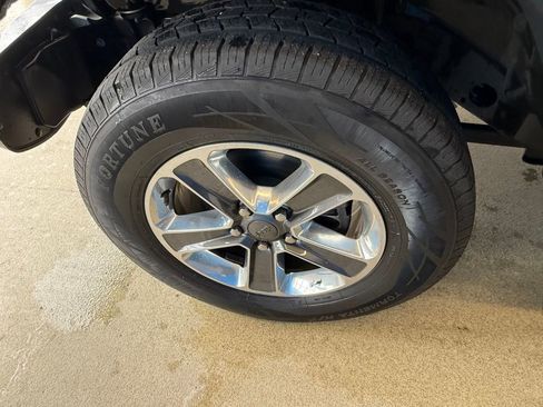 Used 2019 Jeep Wrangler Unlimited Sahara w/ Cold Weather Group image 9