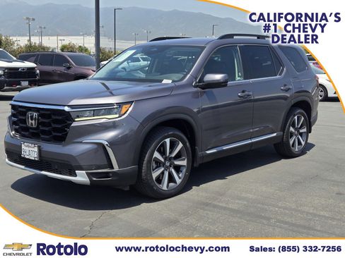 Used 2023 Honda Pilot Touring image 3