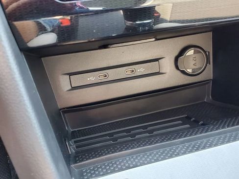 New 2025 Volkswagen Taos SE image 28