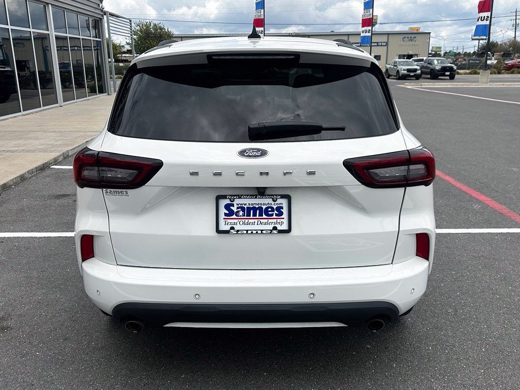 Used 2023 Ford Escape ST-Line w/ Tech Pack #1 FWD image 11
