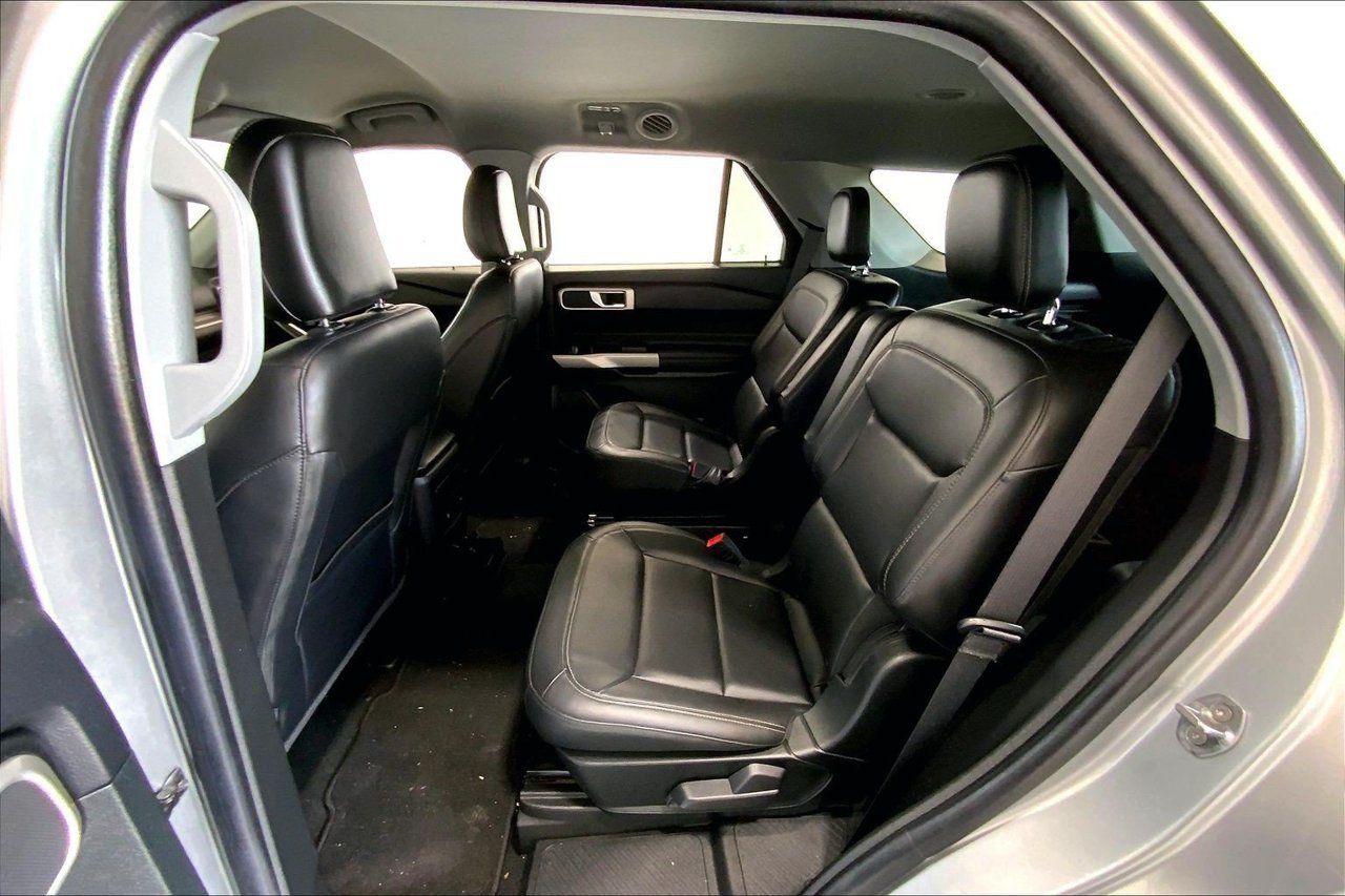 Used 2024 Ford Explorer XLT w/ Equipment Group 202A RWD image 24