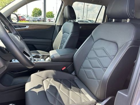 Used 2025 Volkswagen Atlas SE AWD/4WD image 26