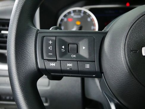 Used 2023 Nissan Rogue S image 27