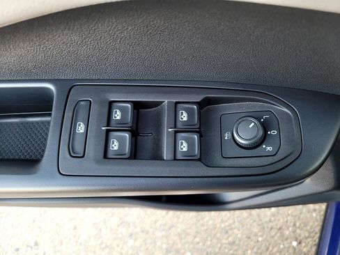 Used 2024 Volkswagen Taos SE w/ Panoramic Sunroof Package image 15