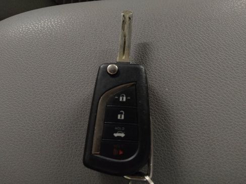 Used 2018 Toyota Camry SE image 32