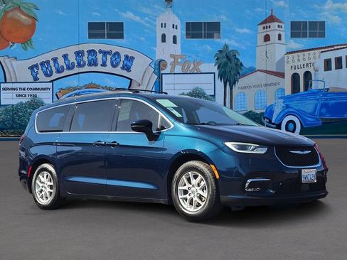 Used 2022 Chrysler Pacifica Touring-L FWD image 1