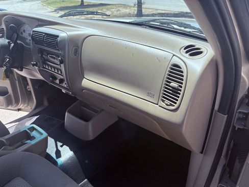 Used 2004 Ford Explorer Sport Trac 2WD image 39