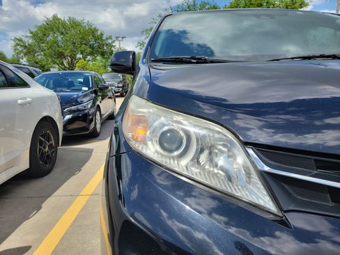 Used 2019 Toyota Sienna LE image 5