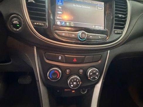 Used 2019 Chevrolet Trax LT w/ LT Convenience Package FWD image 15
