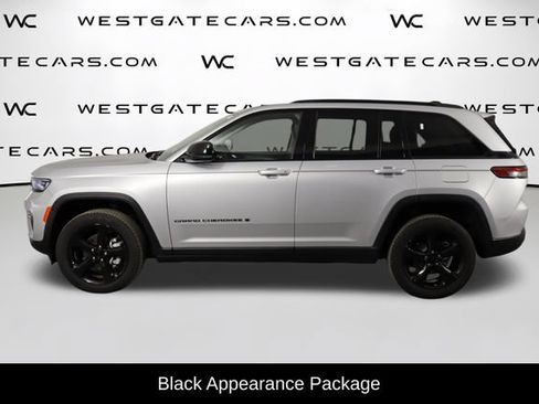 Used 2023 Jeep Grand Cherokee Limited w/ Black Appearance Package RWD image 5