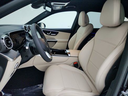 Certified 2025 Mercedes-Benz GLC 300 image 7