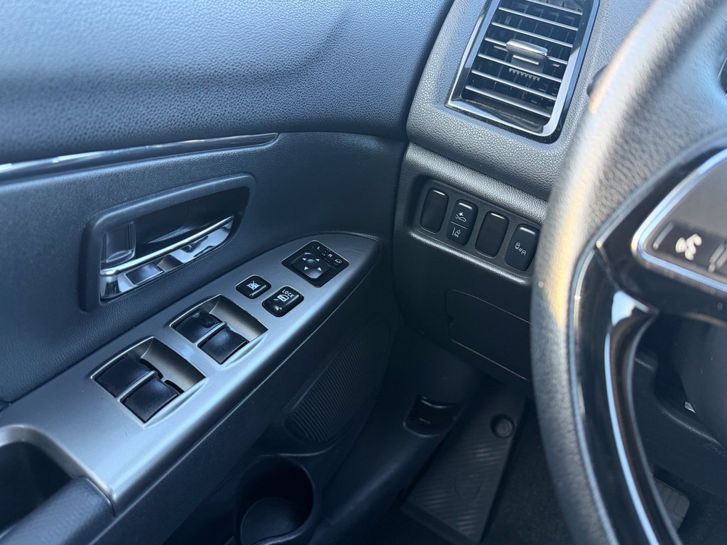 Used 2025 Mitsubishi Outlander Sport SE AWD/4WD image 22