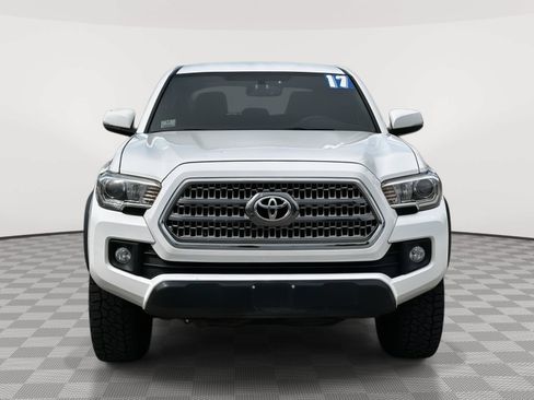 Used 2017 Toyota Tacoma TRD Off-Road w/ Tow Package (A/T) AWD/4WD image 2