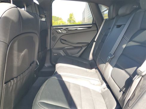 Used 2025 Porsche Macan image 20