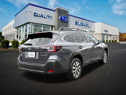 Used 2024 Subaru Outback Premium AWD/4WD image 4