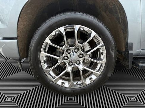 Used 2025 Chevrolet Silverado 1500 High Country w/ High Country Premium Package AWD/4WD image 9