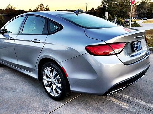 Used 2016 Chrysler 200 S image 7