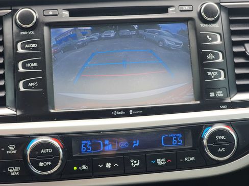 Used 2015 Toyota Highlander XLE AWD/4WD image 16