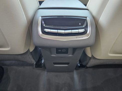 Used 2020 Cadillac XT6 Premium Luxury image 32